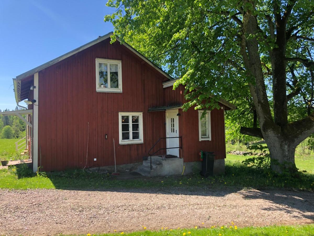 Mysig Lantlig Stuga, Nycklaroer Korsberga Extérieur photo